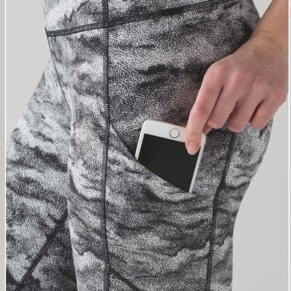 lululemon Speed Tight V Power Luxtreme Hazy Days Legging - Picture 6 of 16